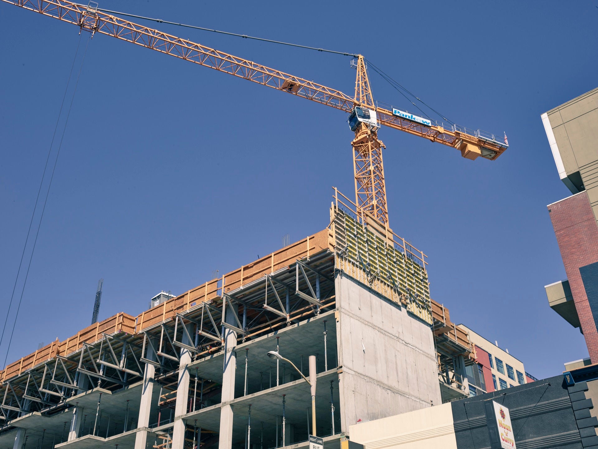 Tower crane at a Pankow construction site in San Francisco, CA.